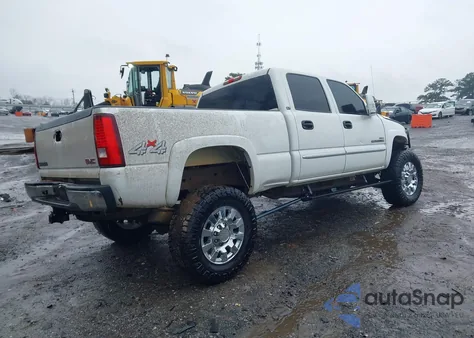 2005 GMC Sierra 2500Hd Slt z USA, uszkodzony, nr VIN 1GTHK23275F878454